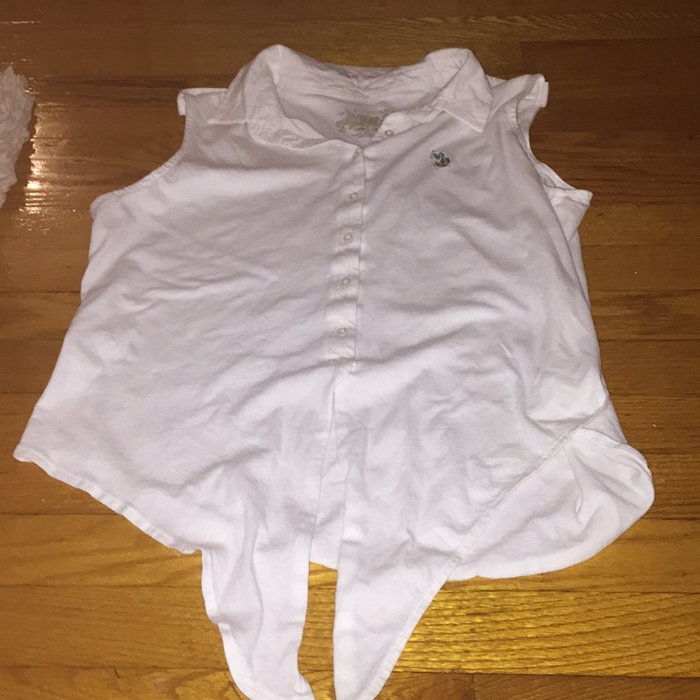 White collared sleeveless shirt